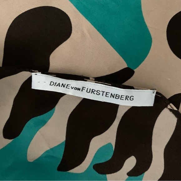Gorgeous Vintage Diane Von Furstenberg Tiger Pattern Silk Scarf - Picture 5 of 9